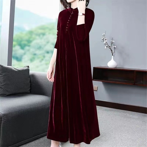 Large golden velvet new dress women's autumn and winter noble foreign style knee long mother's broad wife's dress