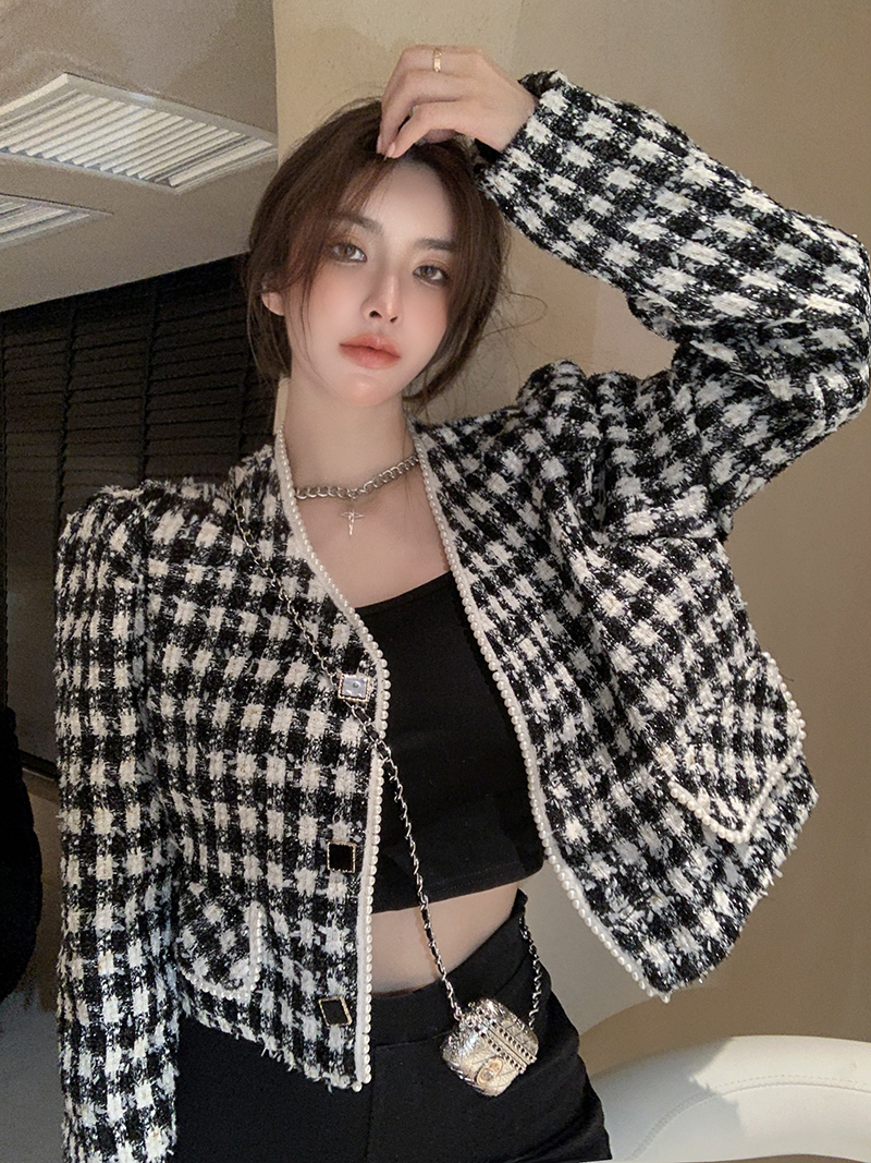 Real price 2021 autumn new tweed Plaid pearl edge temperament small fragrance coat women