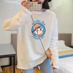 Official picture of loose long sleeve T-shirt in autumn