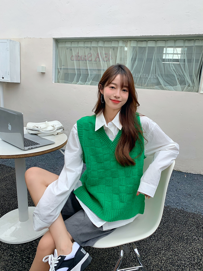 Real price real shot Plaid knitted vest spring and autumn slim waistcoat sweater V-neck solid color Pullover