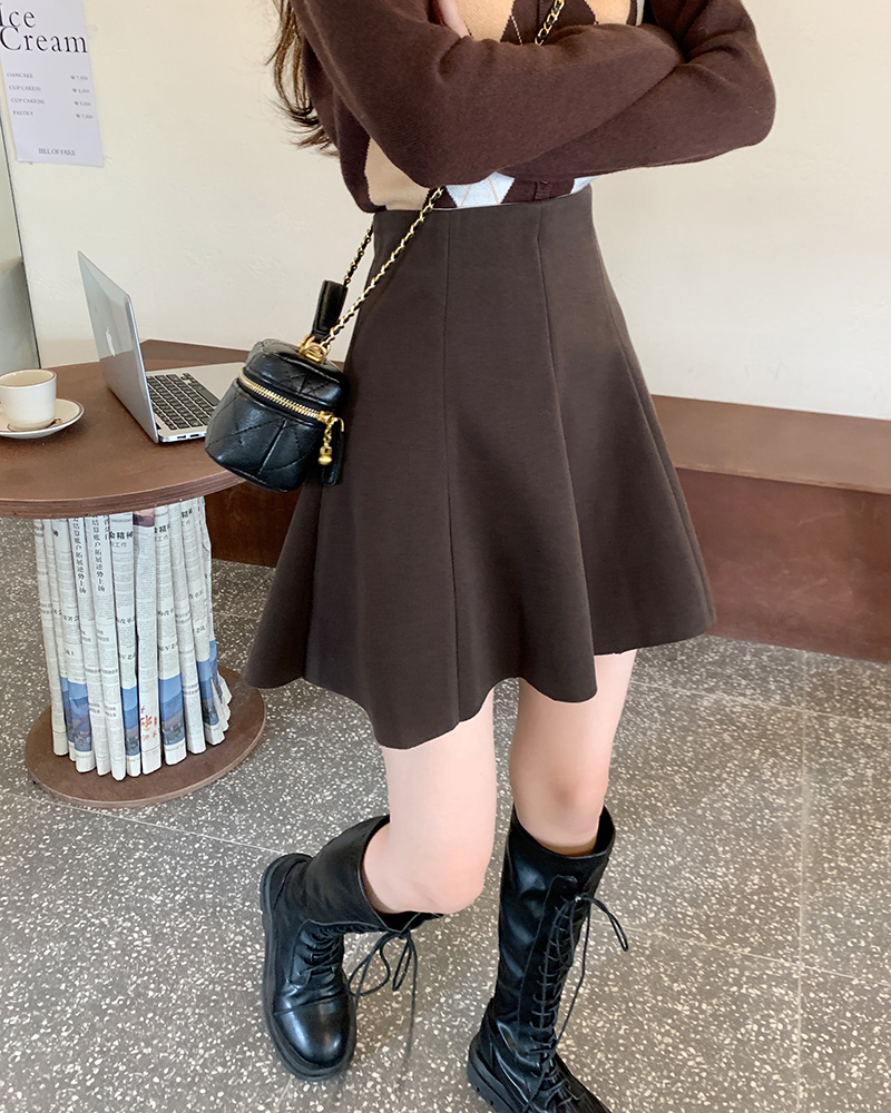 Real price real price 2021 Autumn New Retro woolen short skirt high waist A-shaped large swing umbrella skirt