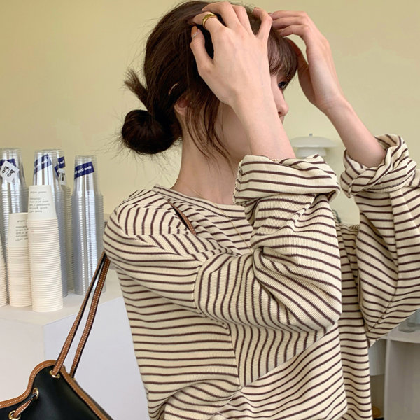 Korean versatile T-shirt small and unique autumn winter women 2021 new fashion ins stripe thin long sleeve inner bottom shirt