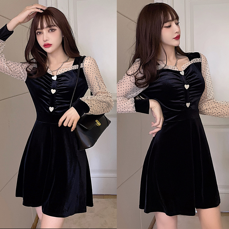 Actual shooting of autumn new French retro V-neck closing waist thin bottomed medium length dress small black skirt