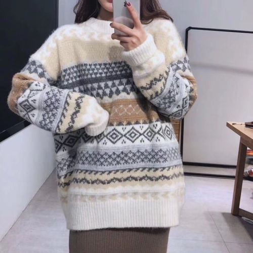 Round neck Pullover Sweater women's autumn and winter  new Korean version loose outer wear retro Hong Kong style long sleeved jacket