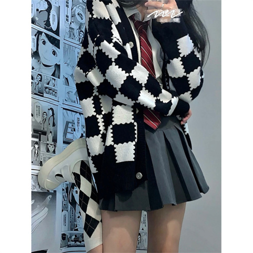 2021 autumn new chessboard check long sleeve V-Neck Sweater Cardigan style jacket black and white check knitted cardigan