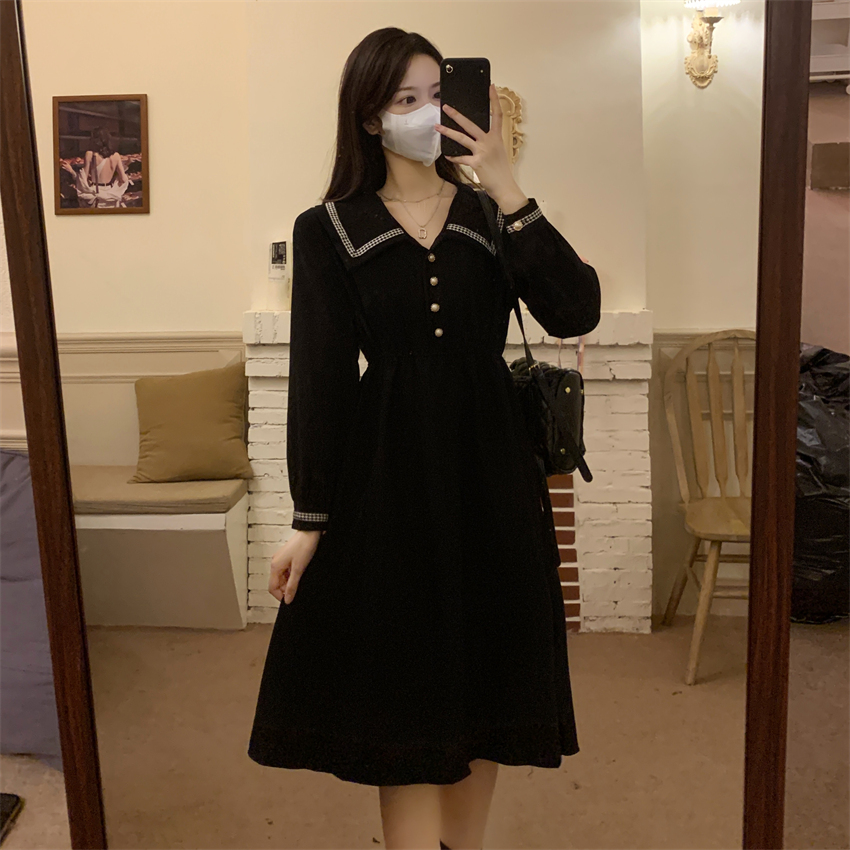 Real shot Korean autumn dress small women's dress 2021 new design V-neck medium length