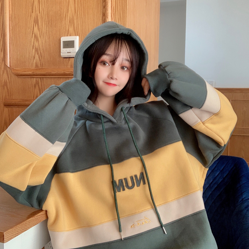 Actual shooting autumn and winter 2021 new loose Korean version lazy wind Plush long sleeve Hooded Sweater Jacket Women's fashion
