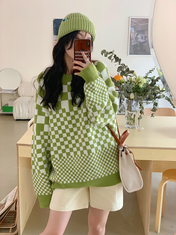 Yang bubble green checkerboard sweater women's new loose Korean version lazy wind soft waxy top in autumn and winter