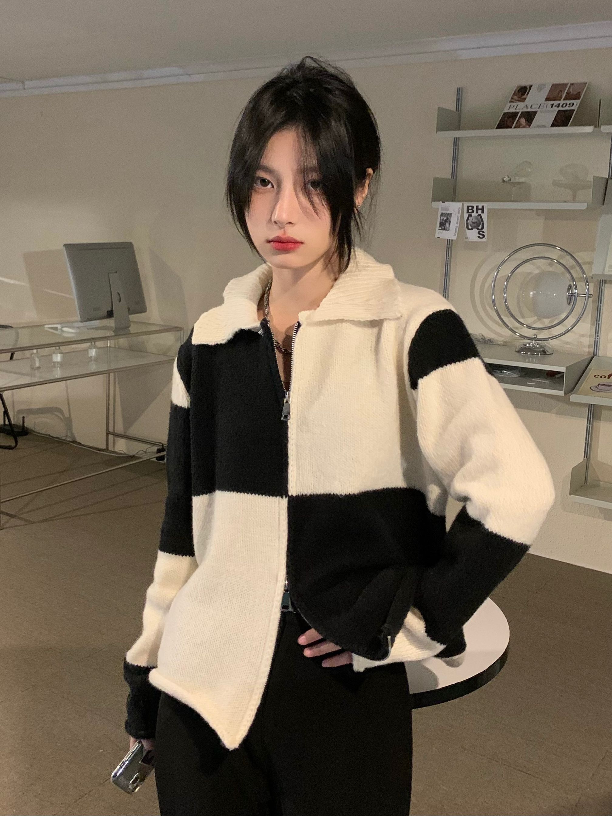 New real shot real price design sense double zipper checkerboard Lapel sweater short cardigan coat
