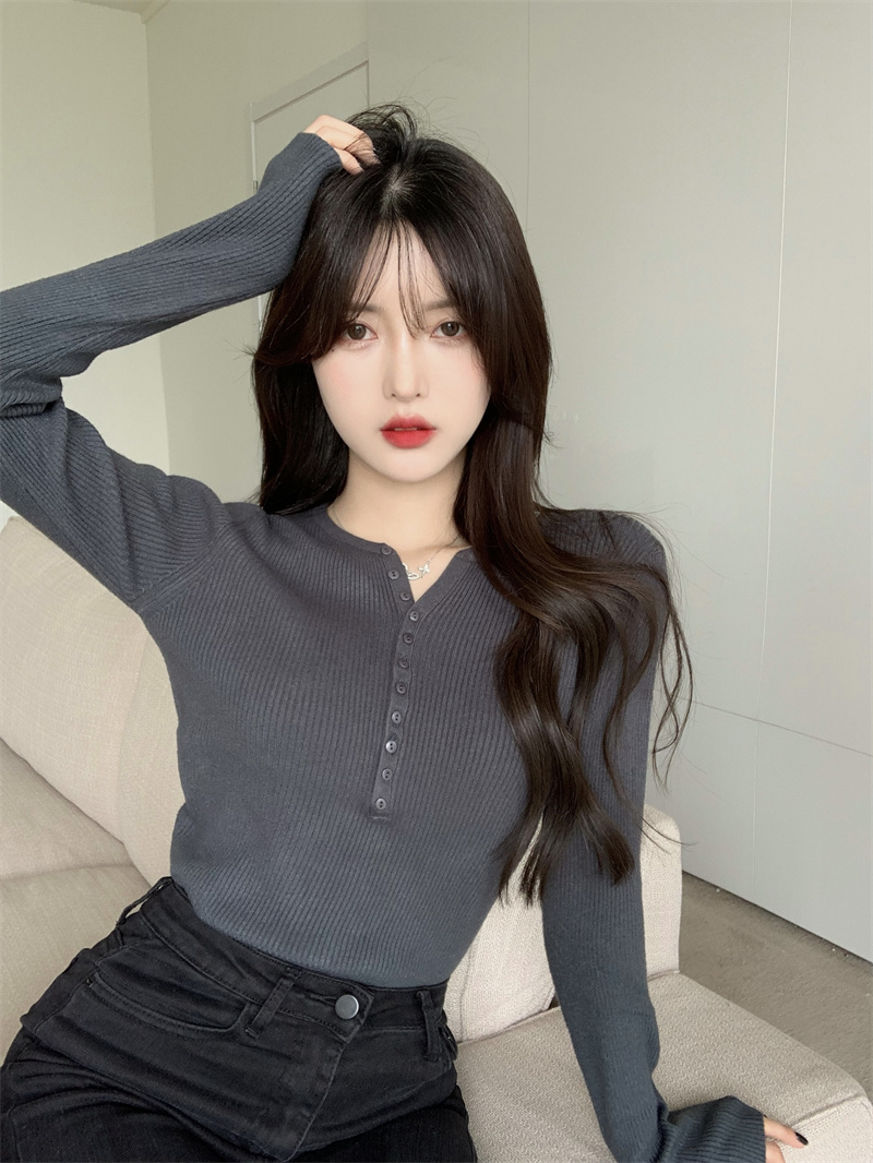 Real shooting and real price basis is good. Wear elastic pit stripe single breasted slim fitting sweater and bottomed blouse for women