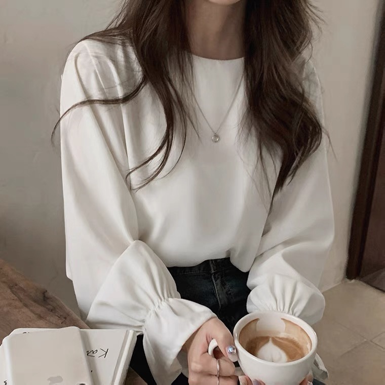 Shirt women's autumn 2021 Korean version simple minority temperament trumpet sleeve shirt round neck loose solid color inner top