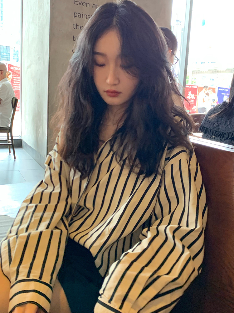 French versatile Long Sleeve Striped Shirt female design sense of minority early autumn temperament top lazy
