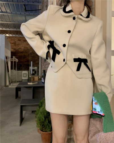 Real price temperament celebrity xiaoxiangfeng woolen coat + slim and high woolen skirt suit