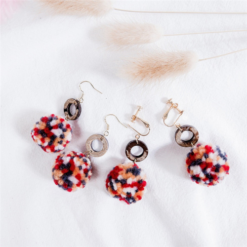 Fashion lady personality leopard print hair ball earrings temperament autumn and winter street pat ins girl wind harbor earless hole