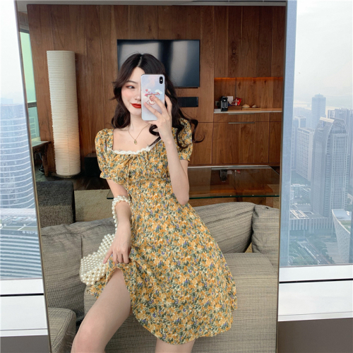 Real photo real price Korean version retro fragmentary flower short Cuihua small fresh small bubble sleeve Pleated Dress female