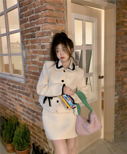 Real price temperament celebrity xiaoxiangfeng woolen coat + slim and high woolen skirt suit