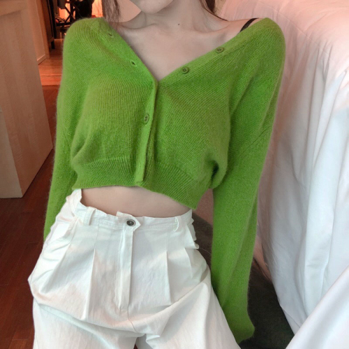 Port-style grass green girl cardigan + high waist white slacks suit
