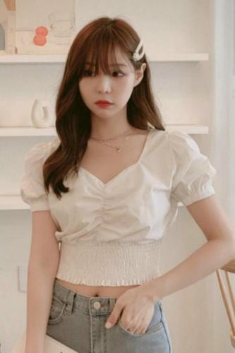 Pleated elastic waist short shirt women's Korean French small solid waist top bubble sleeve V-neck 2020