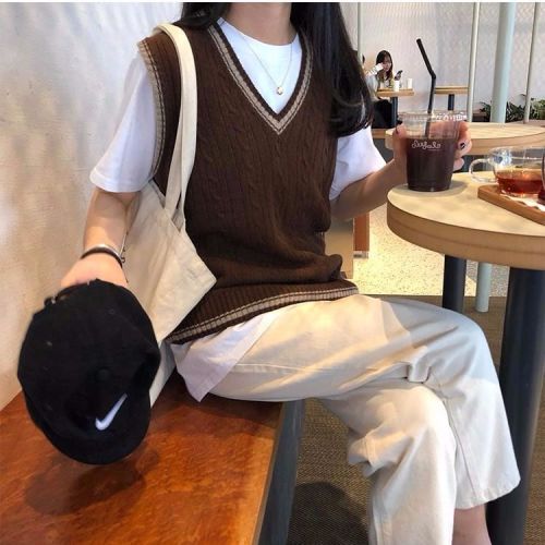 Autumn and winter new Korean twist V-Neck Sweater Vest female students versatile college style knitted vest loose top