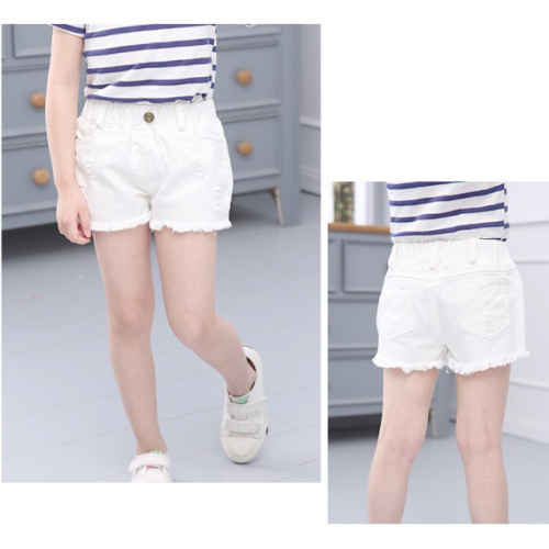 Girls' denim shorts summer 2020 new China University Children's foreign style shorts children's Daisy embroidered perforated hot pants