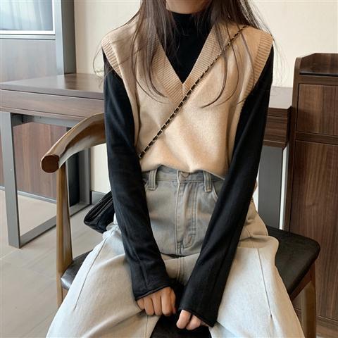 V-neck knitted vest for women spring and autumn 2020 new fashion Korean version loose short sleeveless shoulder vest