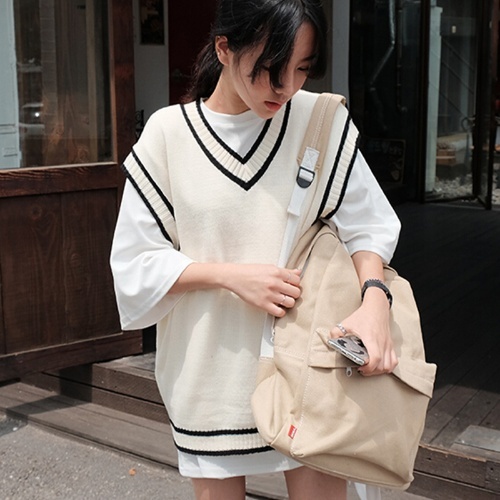 2020 spring and autumn college style sleeveless V-Neck Sweater Vest female Korean underlay T-shirt small vest short student