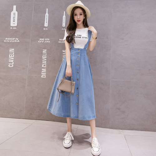 The new spring and summer denim A-line skirt with back belt skirt