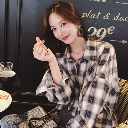 Korean Plaid Shirt women's design sense top, foreign style shirt, medium and long sunscreen coat