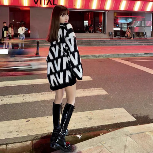 2021 female Gao Liang wearing a gentle wind college lazy wind sweater