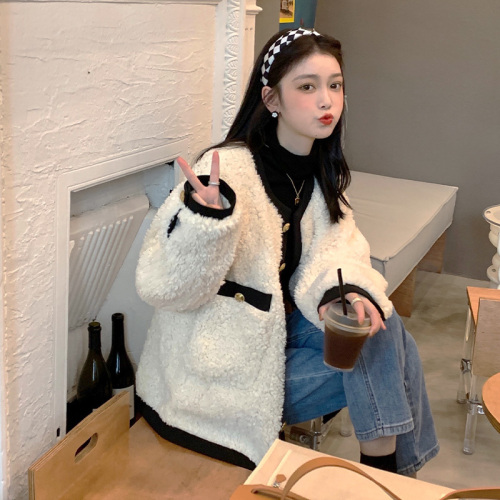 Lamb wool xiaoxiangfeng coat women's autumn and winter  new Korean loose and versatile short coat thickened women's wear