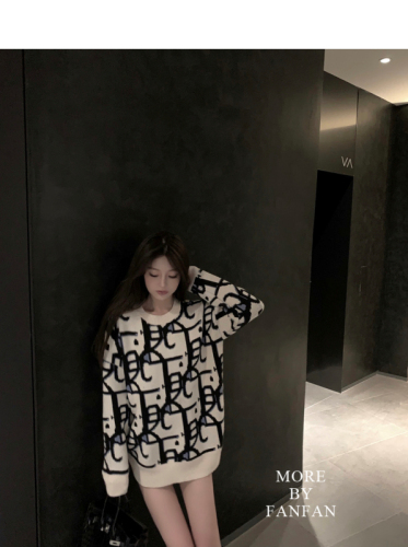 White jacquard medium length sweater women's autumn winter 2021 new loose lazy wind Pullover Sweater