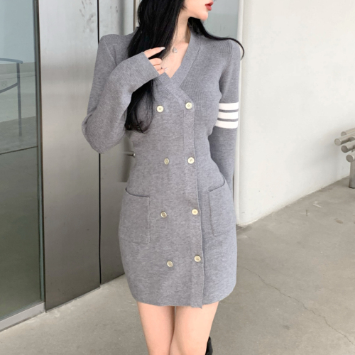 Real price V-neck double breasted buttock knit dress
