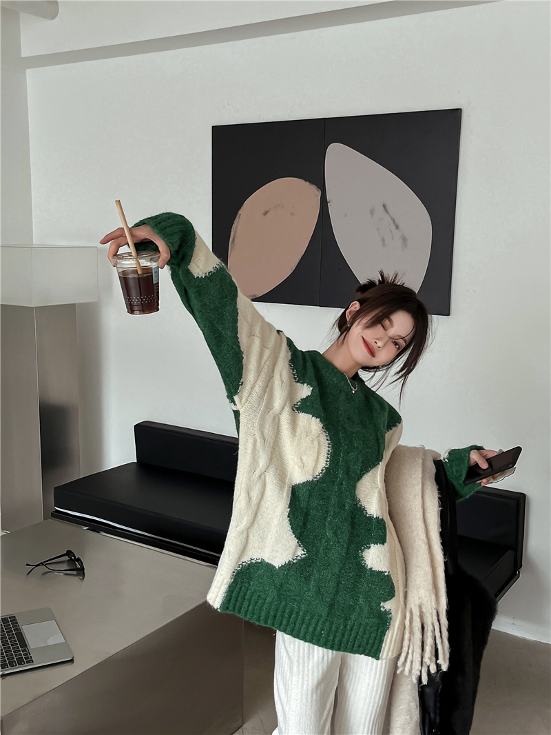 Real price real shot Korean version color contrast design sense twist round neck versatile sweater lazy style casual versatile sweater