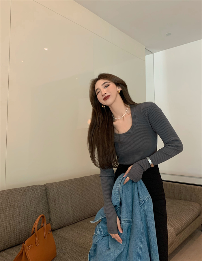 Real price slim U-neck long sleeve knit top