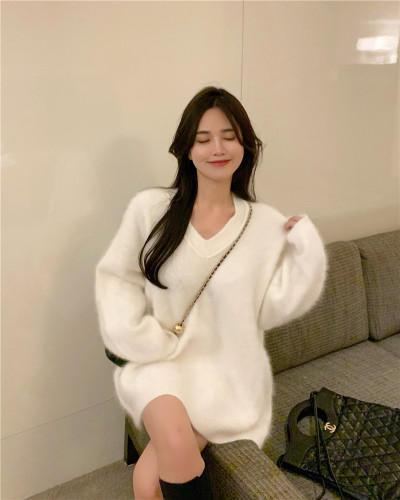 Real shot V-neck mink white sweater for women in autumn and winter loose soft waxy lazy wind long Knitted Top