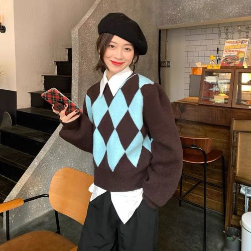 Vintage contrast Lingge long sleeve knitted sweater women's spring and autumn 2021 new Korean loose and thin short top