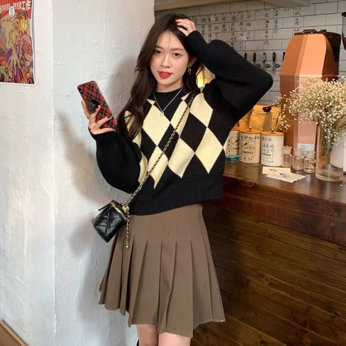 Vintage contrast Lingge long sleeve knitted sweater women's spring and autumn 2021 new Korean loose and thin short top