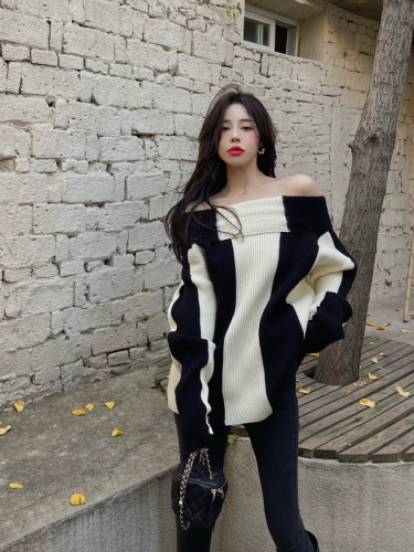 Real shooting and real price autumn and winter new personalized stitching high collar long sleeve medium length warm sweater