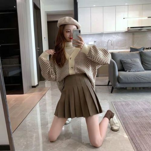 Good quality coffee pleated skirt, half skirt, female autumn winter 2021 Korean short skirt, new high waist a-word shows thin spring