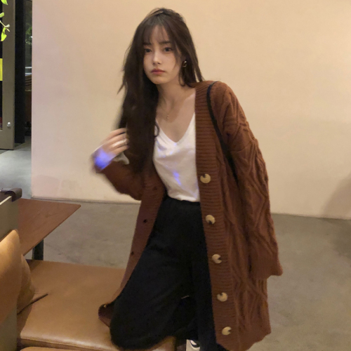 Real shooting Korean version of loose and lazy design in winter twist knitted cardigan medium and long sweater coat
