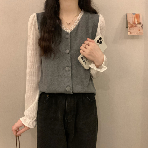 Real price ~ autumn and winter design sense French lace V-neck corduroy gas splicing warm Shirt Top