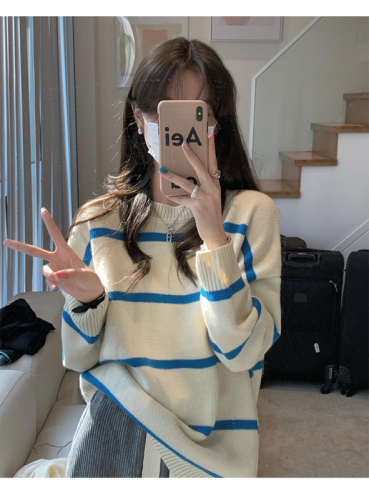 Lazy fan still has to rely on striped lazy girls to hide their sweaters