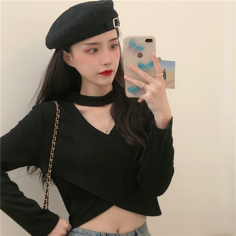Heart hanging neck design sense V-neck slim fitting black long sleeve T-shirt bottomed shirt women's autumn and winter short inner top
