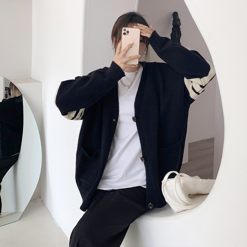 Knitted cardigan coat women's new bottomed sweater in autumn and winter 2021, retro Japanese lazy style, design sense of minority