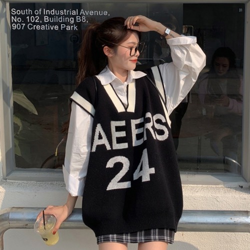  Korean spring and autumn women's College style loose and versatile letter knitted vest top