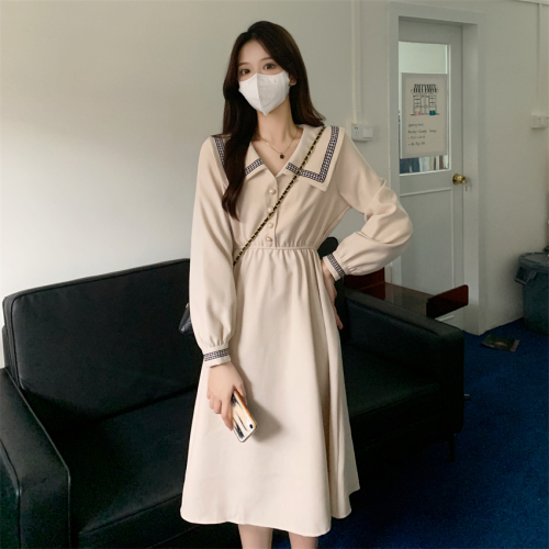 Real shooting of small women's clothes 2021 new design sense V-neck Korean autumn dress medium and long