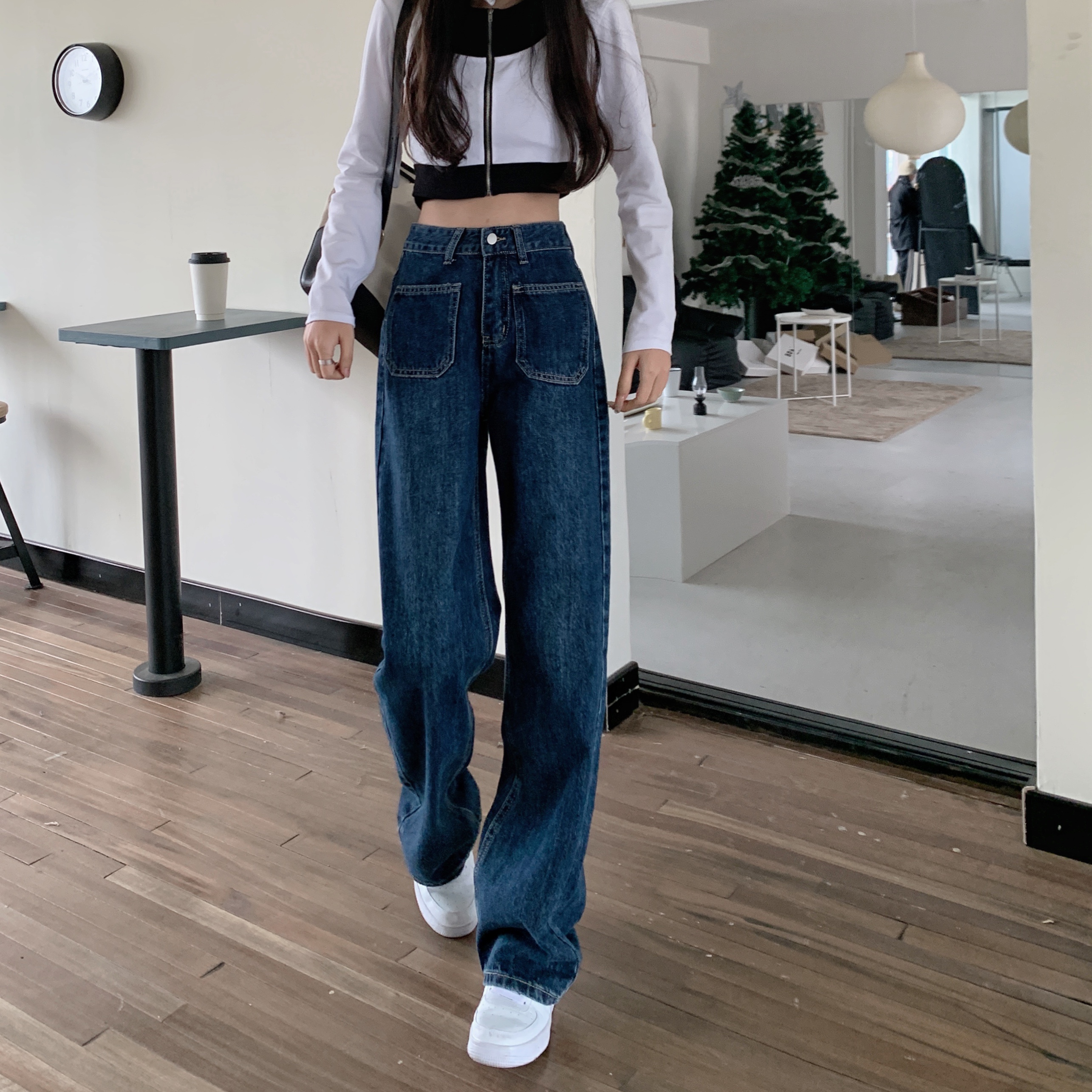 Real shooting of new loose high waist slim design in spring 2022 Vintage Straight Jeans Women's floor mops