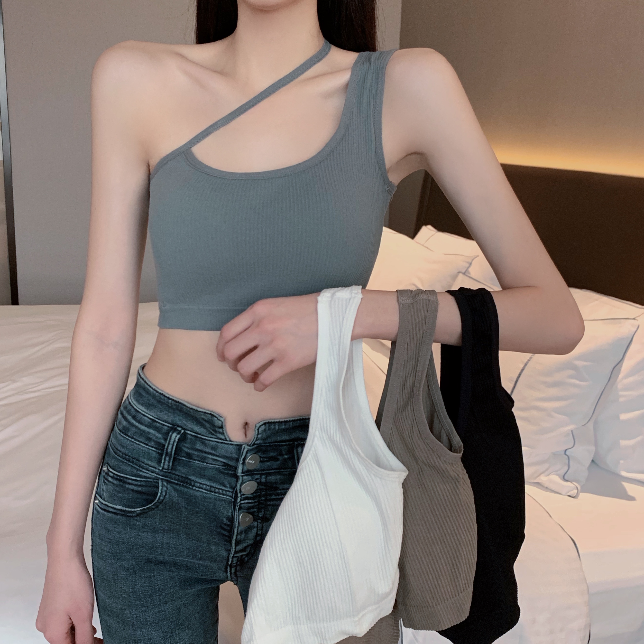 Real shot real price 2022 spring one shoulder suspender vest chic bottoming out hot girl short backless top