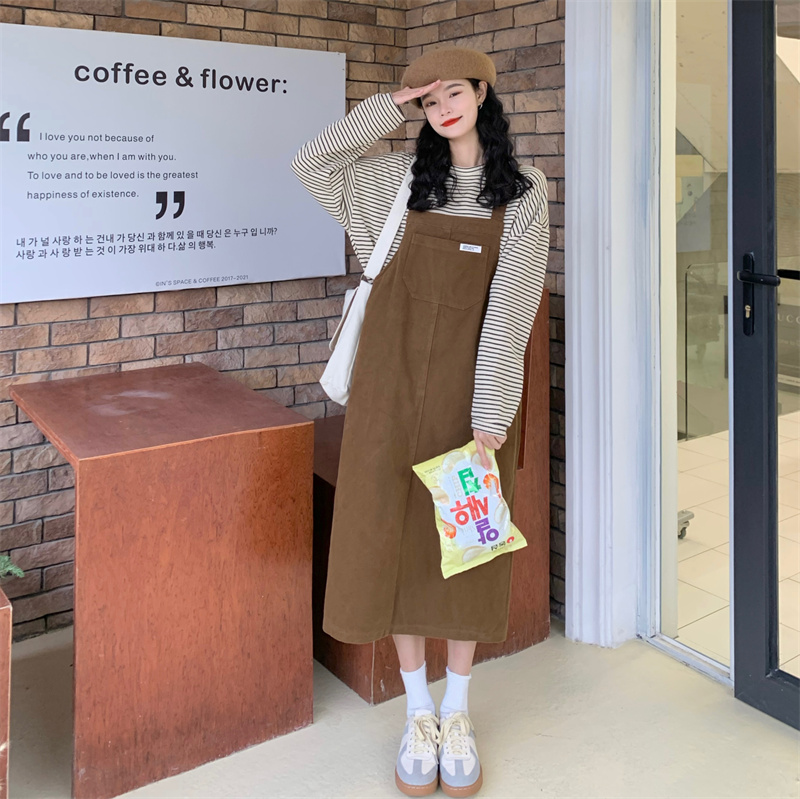 Real shooting of new loose high waist, thin cover meat, reduced age cowboy strap skirt, female student