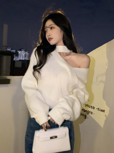 Actual shooting of new spring clothes careful machine irregular off shoulder sweater pure desire to hang neck knitted shirt